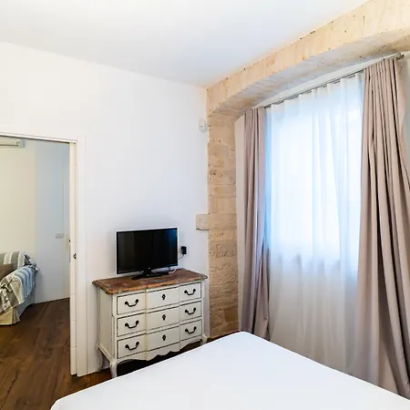 Palazzo Scotto 3*